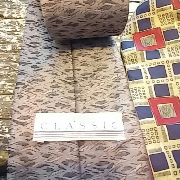 Lot of ties - Picture 2 of 4